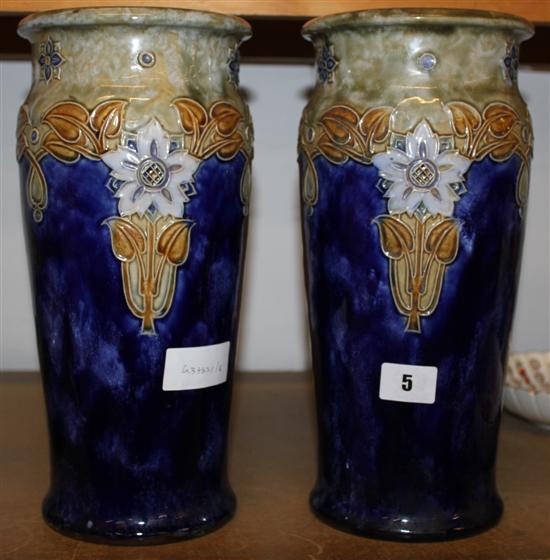 Pair Doulton vases(-)